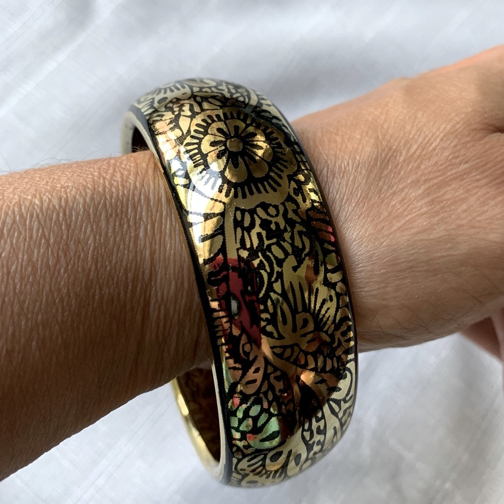 Elegant Gold and Black Floral Bangle